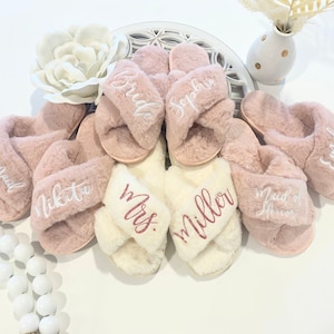 Fluffy Slippers With Customized Title + Name - Bridesmaid Proposal - Bride to Be Gift - Getting Ready Bridal Party Slippers - Bridal Shower