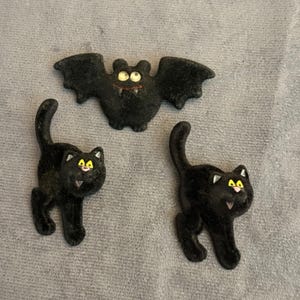 Vintage 1989 Hallmark Halloween Pins Schwarze Katze Fledermaus Beflockt Metall Pin Lot von 3