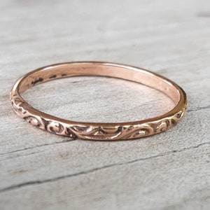 Anillo apilable de oro rosa de 9 k, fino, vintage, banda de oro macizo de 9 k, fino y elegante, estilo victoriano, estilo bohemio, anillo para el meñique.