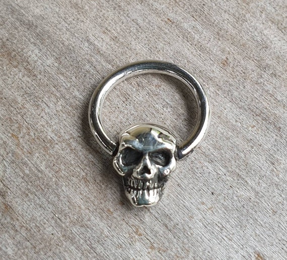 Skull captive bead ring discount