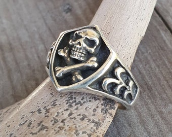 skull and crossbone ,pirate ring,sterling silver,steampunk, gothic ,punk,hipster,vintage,unisex,handmade,mens fashion,rockabilly,boho,grunge