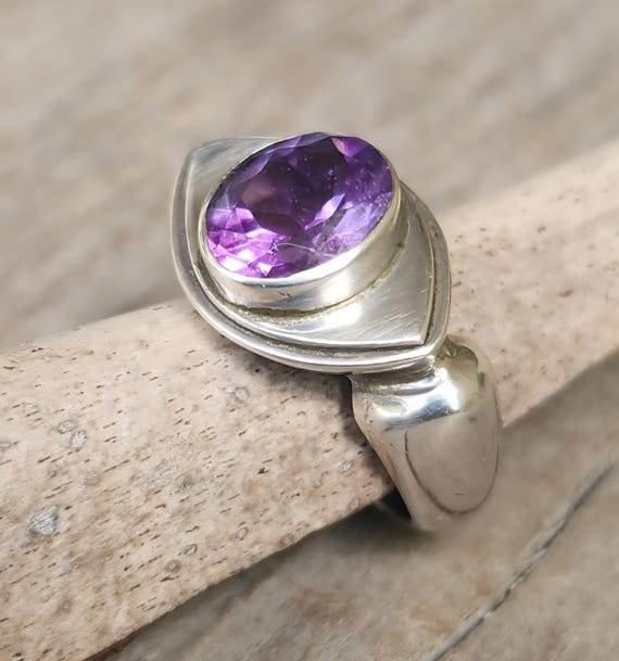 Amethyst ring,925 sterling silver,chunky eye ring,boho,gemstone ring,handmade,retro ring,modern,industrial