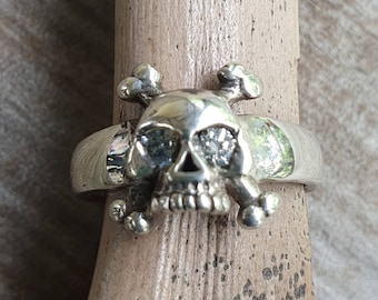 Small skull ring,Skull and cross bone,pirate,girls skull,sterling silver,handmade,gothic, punk, emo,steampunk,boho,pinkie skull,biker chick