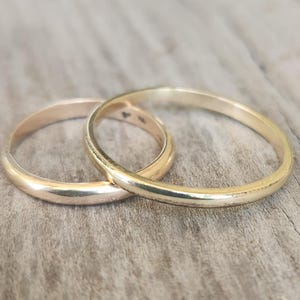 Anillo apilable de oro macizo de 9 quilates, sin chapado, de 1,5 mm, estilo bohemio, con banda semicircular para el meñique.