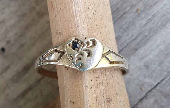 Signet ring,sterling silver,heart ring, sapphire,engraved signet,pinkie signet,girls signet ring,heart signet