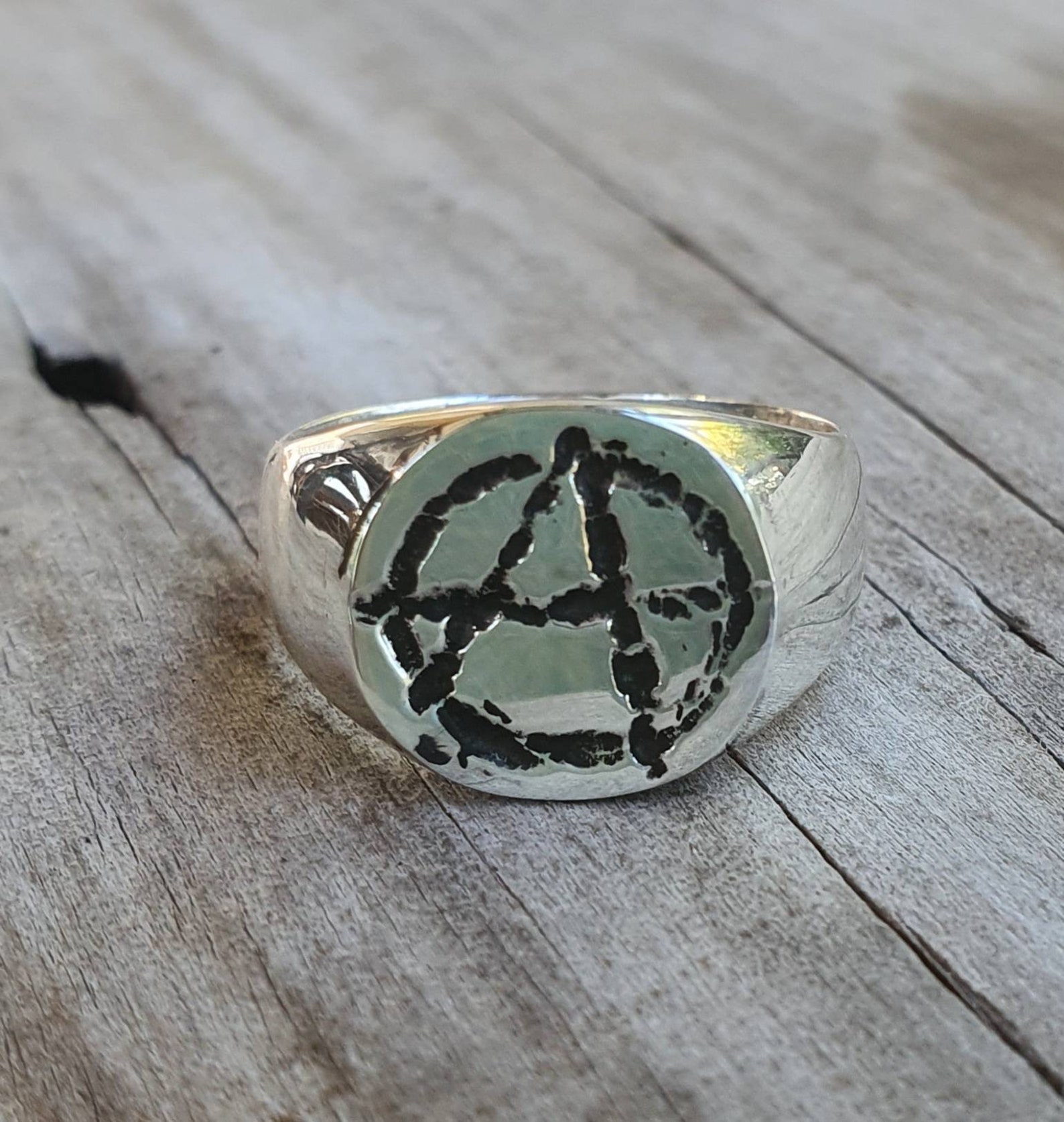 Anarchy Ring, Rund Top, Sterling Silber, Medium Siegelring, Punk ...