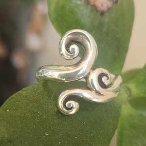 Lång silverring, 925 sterlingsilver, virvel, skriftrulle, boho, handgjord, specialtillverkad, gotisk, art nouveau, keltisk, tribal, maori koru,