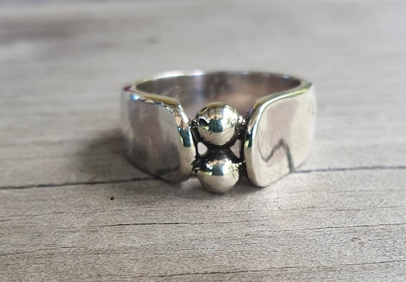 Silver double ball clearance ring