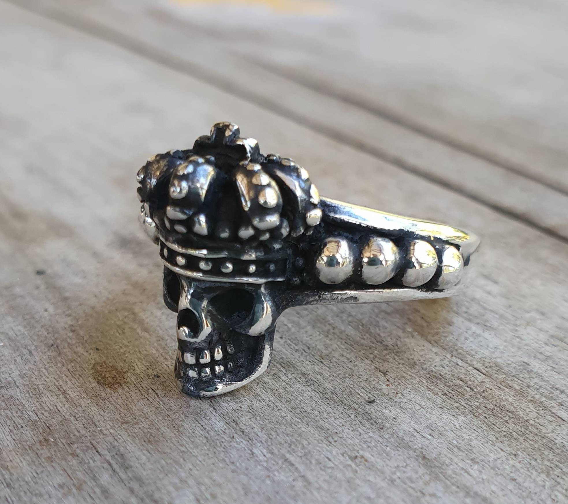 STL file Flat Regal Skull Crown Crown Ring Guardian 3D print model 💀・3D  printer model to download・Cults