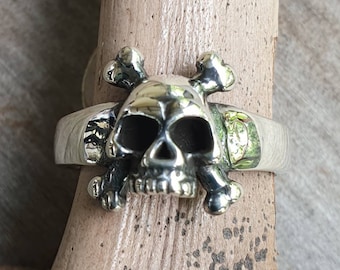 skull ring,Skull and cross bone,pirate,small skull,ladies skull ring,sterling silver,handmade,gothic, punk,steampunk,pinkie skull ring,biker