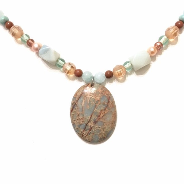Beachcomber - Include pendente in diaspro impressionato: amazzonite, turchese howelite, diaspro giallo, perle di perle d'acqua dolce