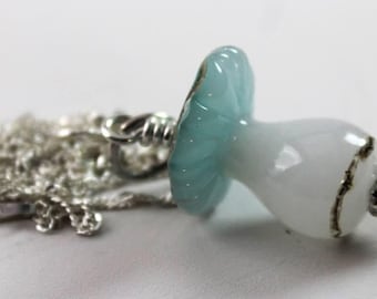 Ciondolo a forma di fungo magico, Shroomies, gioielli a forma di fungo, gioielli psichedelici, Boho, vetro lavorato a lume, gioielli Ooak, fatti a mano, perline di vetro, perline