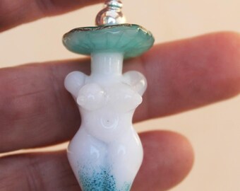 Ciondolo Magic Mama, Signora Fungo, Dea Fungo, Ciondolo Dea, Ciondolo Fungo in Vetro Lampwork, Gioielli Stravaganti, Perline di Vetro, OOAK
