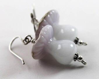 Orecchini a forma di fungo, funghi, orecchini in vetro lavorato a lume, orecchini a forma di fungo in vetro, orecchini in quercia, gioielli fatti a mano, perline di vetro, fungo rosso