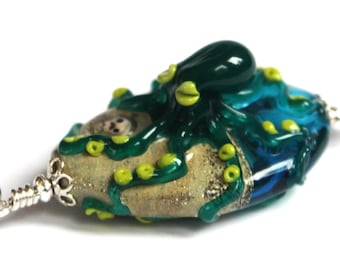 Ciondolo a forma di polpo, polpo in vetro, gioielli a forma di polpo, perle di vetro lavorato a lume, vetro di Murano, polpo viola, gioielli in vetro, amico a otto zampe