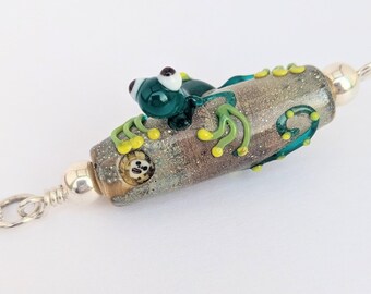 Lizard Pendant, Lazy Lizard Pendant, Lizard Bead, Lizard Jewelry, Reptile Jewelry, Lampwork Glass Bead