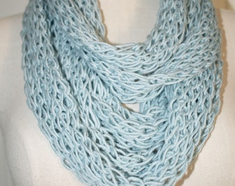 1 écharpe en tricot ~ Baby Blue ~ boucle foulard ~ infini Lacey boucle foulard * ~ * mélange mérino Cachemire * _ * unique cadeau pour elle