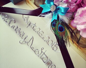 Percha de pavo real... Percha de boda personalizada. Percha de novia.