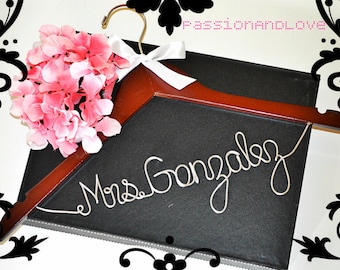 Percha de boda personalizada con lazo, regalo para la fiesta nupcial
