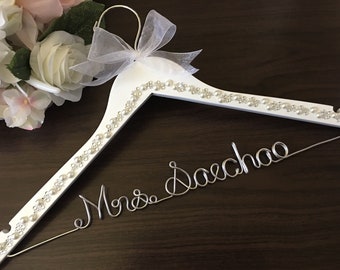 ONE DAY SALE. Wedding Hanger, Bridal Hanger, Bridesmaid Gift, Bridesmaid, Custom Engagement, Mother of the Bride, Maid of Honor, Flower girl