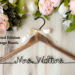 Wedding Hanger, Bridal Hanger, Bridesmaid Gift, Bridesmaid, Custom Engagement, Maid of honor, Mother of the Bride, Mother of the Groom,