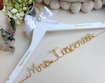 Percha de boda Personalice la percha de novia, la percha para vestido de novia, la percha con nombre, la percha básica de una línea, más de 30 colores de cinta para elegir.