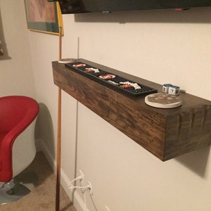 Floating shelf for pool cues