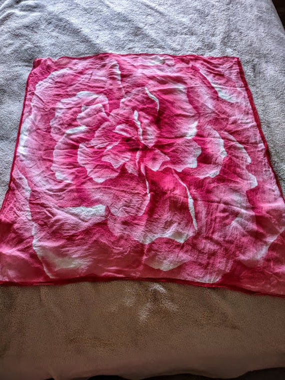 Vintage Elaine Gold square rose scarf