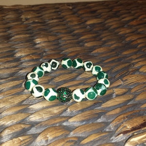 Green Dzi Agate beaded bracelet