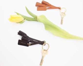 Personalized leather keychain // Mini tassels leather keyholder // Leather keyring // Monogrammed keychain // Custom Valentines gift for her