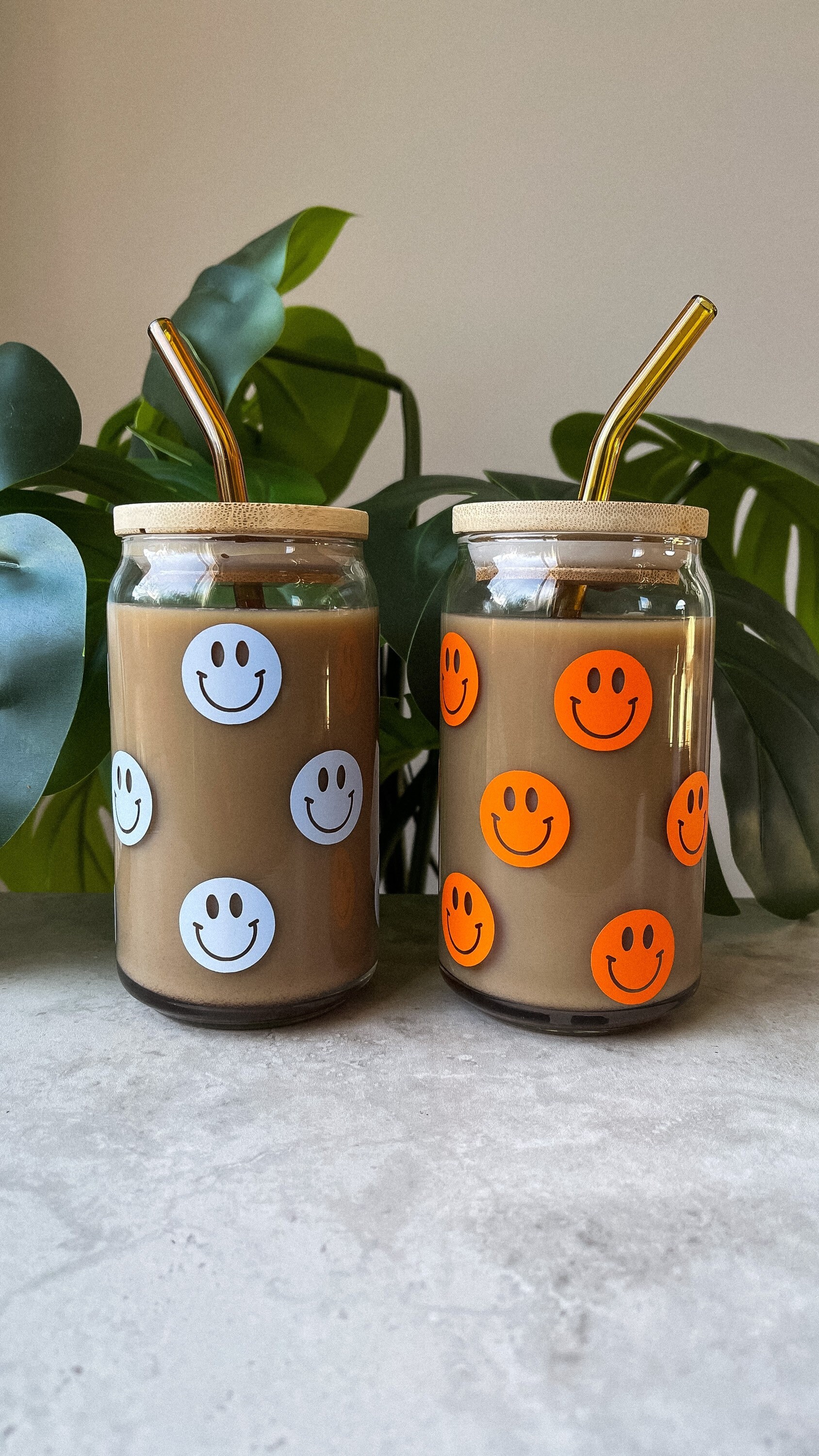 Preppy Beer Can Glasses 16oz Smiling Face Glass Cups with Lids Straws and  Cleaning Brush Pink Preppy Boho Aesthetic Drinking Glass for Soda Iced  Coffee Iced Tea Clear Water Western Cowgirl Gift : Home & Kitchen 