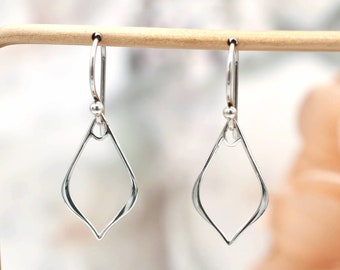 Boucles d’oreilles Small Drop, Boucles d’oreilles de tous les jours légères et simples, Boucles d’oreilles en goutte d’eau pointue en argent sterling Dangle, Boucles d’oreilles Nudal Drop - DE003