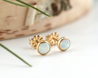 Boucles d’oreilles Opal Studs, Opal Earrings Stud, Boucles d’oreilles Stud pour demoiselles d’honneur, Boucles d’oreilles Opal Boucles d’oreilles Silver Stud, Boucles d’oreilles Gold Stud, Studs