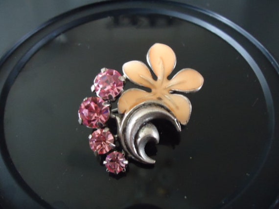 Vintage Retro Brooch, Light Pink Enamel Petals, F… - image 1