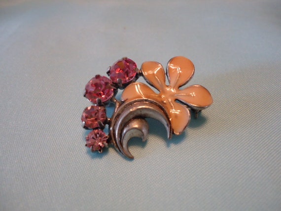 Vintage Retro Brooch, Light Pink Enamel Petals, F… - image 2
