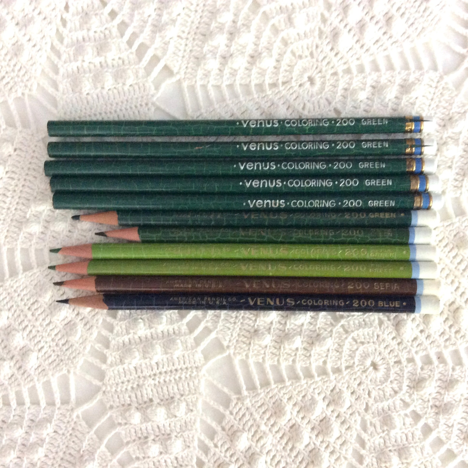 9 Green Colored Pencils Assorted Shades Venus Coloring Etsy