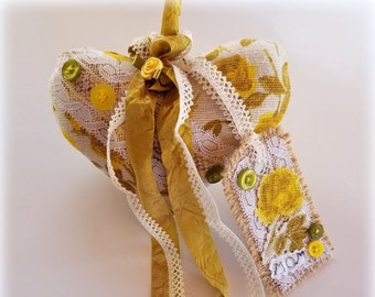 For MOM, Yellow Roses Heart Ornament, Mother's Day, Mother's Birthday Gift
