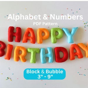 Puede incluir: Letras de fieltro coloridas que deletrean "HAPPY BIRTHDAY" en una fuente lúdica. Las letras son rojas, naranjas, verdes y azules. La imagen también incluye el texto "Alphabet & Numbers PDF Pattern" y "Block & Bubble 7.6 cm - 22.9 cm".