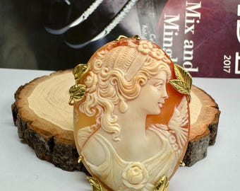 Vintage Carved Shell Cameo Brooch Pendant: 18K Yellow Gold Floral Setting