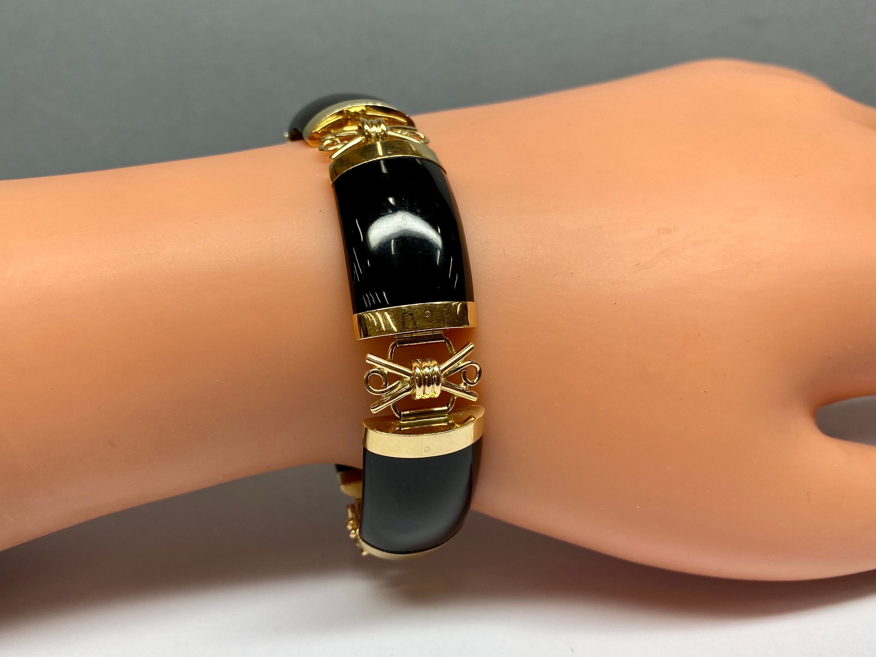 Gold hotsell onyx bracelet