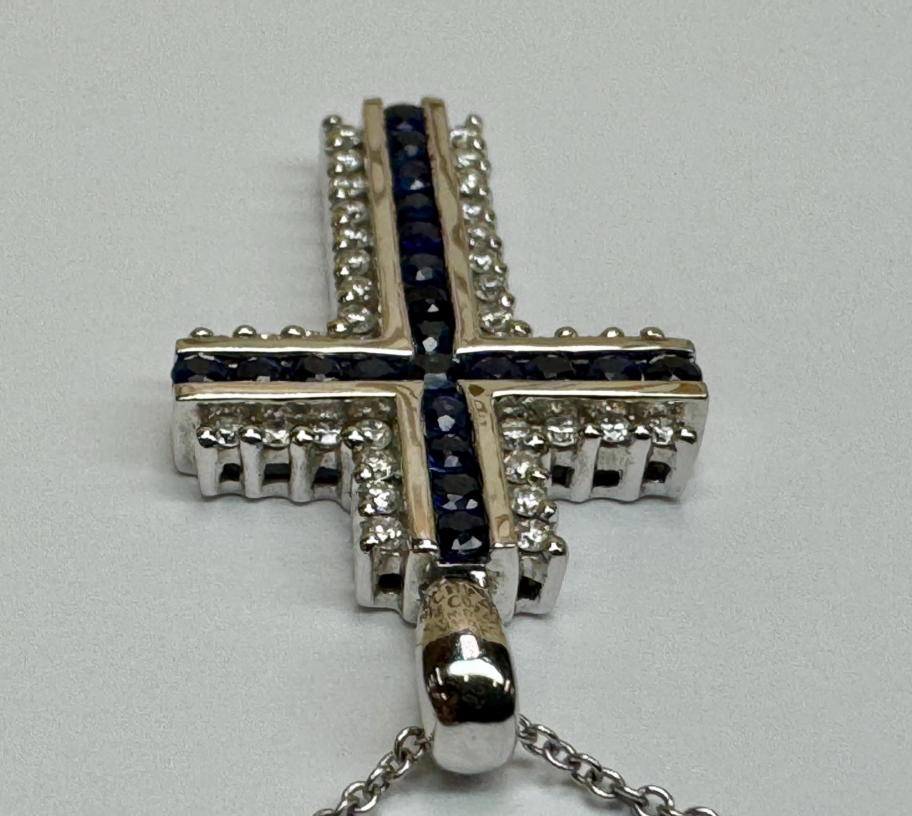 エレガントなブルー サファイア & ダイヤモンド クロス ペンダント