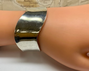ビンテージ ゴールドカラーの彫金バングル スターリングシルバー 925