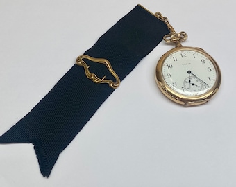 Relógio de bolso vitoriano antigo em ouro amarelo 14k e fita preta