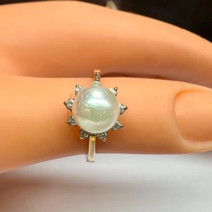 Beautiful And Elegant Vintage 14K Yellow Gold  White Pearl  & Diamond Halo RIng!! SIze 5 1/2