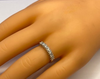 Anillo / banda de boda de oro macizo blanco y diamantes de 18 quilates