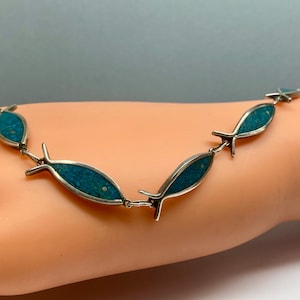 Vintage signiertes 925 Sterling Silber und Crushed Blau Türkis Fisch Figural Glieder Armband