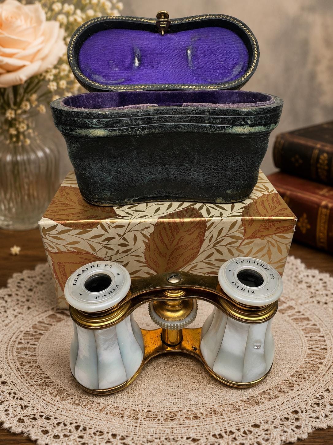 フランス Lemaire Paris オペラグラス 双眼鏡 革ケース付 Antique Mother of Pearl Opera Glasses by Lemaire Paris – Circa