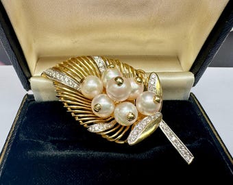 Beautiful Mid-Century 14K Yellow Gold White Pearl And Diamond Elegant Design  Leaf Fine Jewelry Brooch !!!