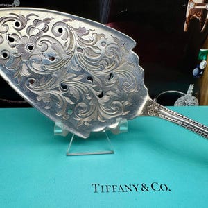 Vintage Tiffany & Co. durchbohrte 925 Sterling Silber 22,9 cm langer Kuchen, Tortenheber oder Gebäckheber!!!