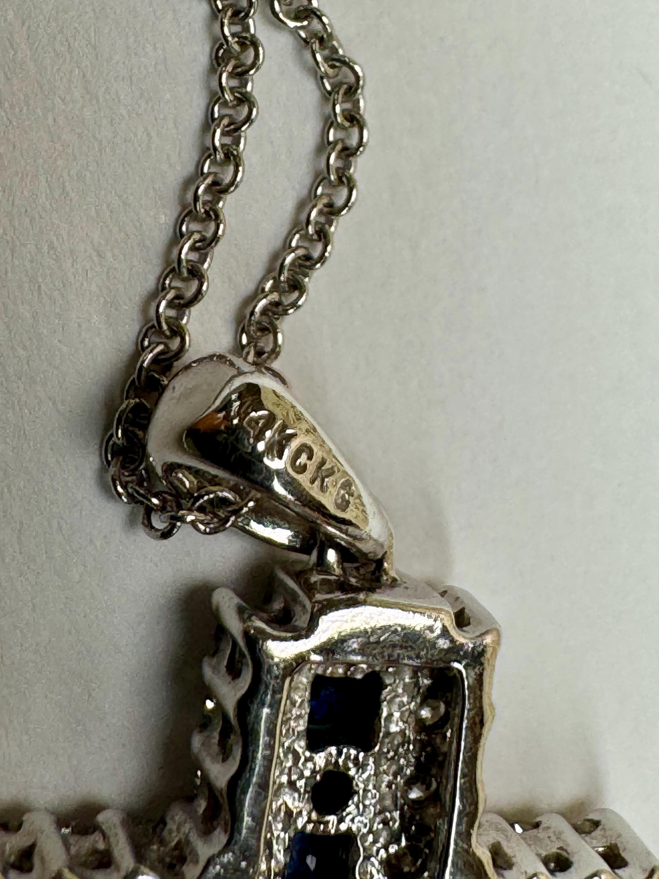 エレガントなブルー サファイア & ダイヤモンド クロス ペンダント